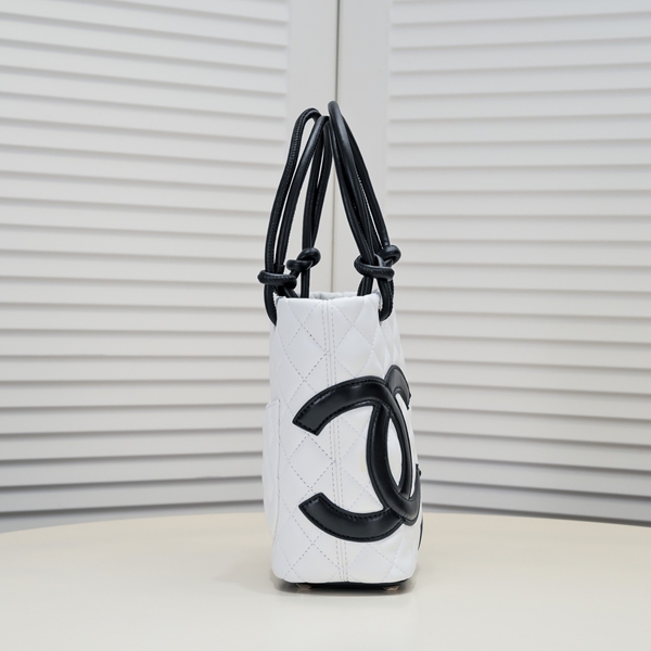 シャネルバッグ背面デザイン